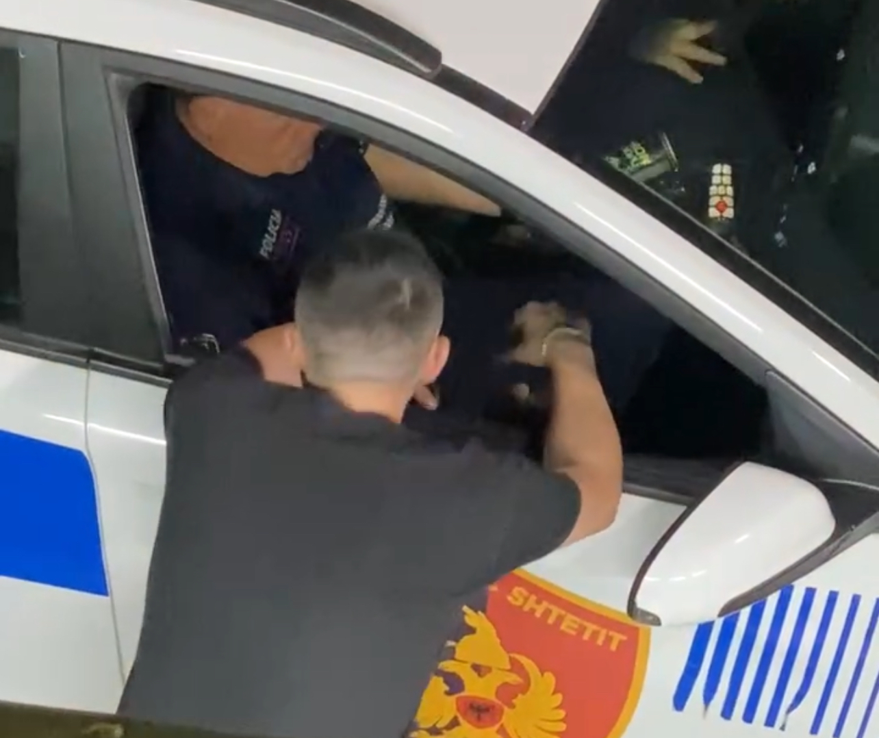 “Policët marrin rryshfet lemon soda dhe pije energjike nga bilardoja!”