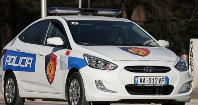 Kalonte emigrantët drejt Malit të Zi kundrejt pagesës, arrestohet 44-vjeçari i shpallur në kërkim