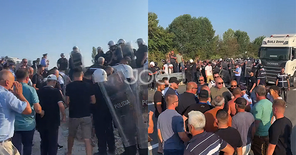 Banorët e Krujës dhe Fushë-Krujës protestojnë kundër aksit të koalicionit me bazë të gjerë