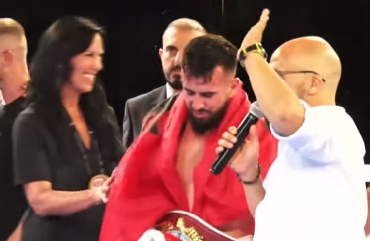 Boksieri shqiptar nokauton ganezin, fiton titullin “WBO Youth”