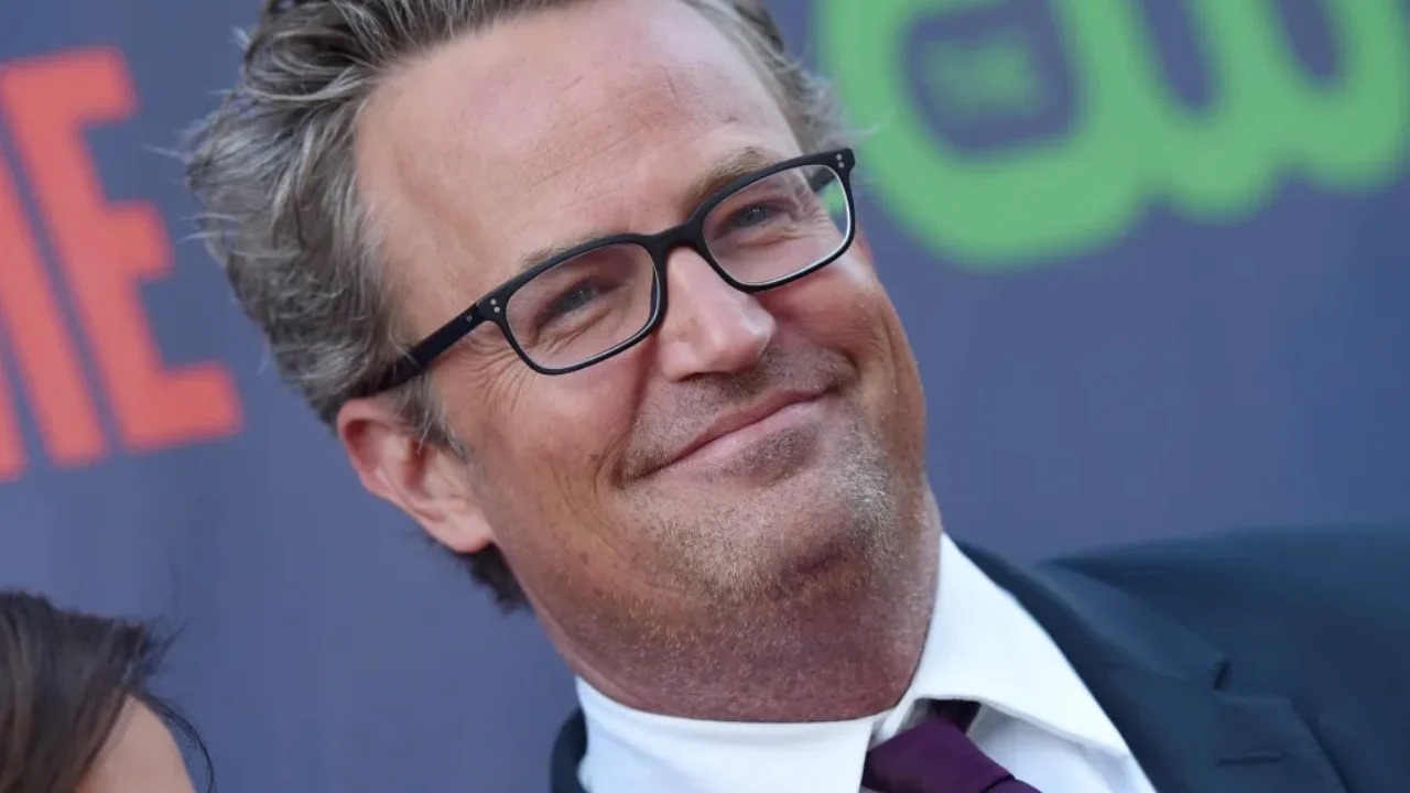 Shtohet numri i të arrestuarve për vdekjen e Matthew Perry-t, përfundon në pranga edhe asistenti personal i aktorit