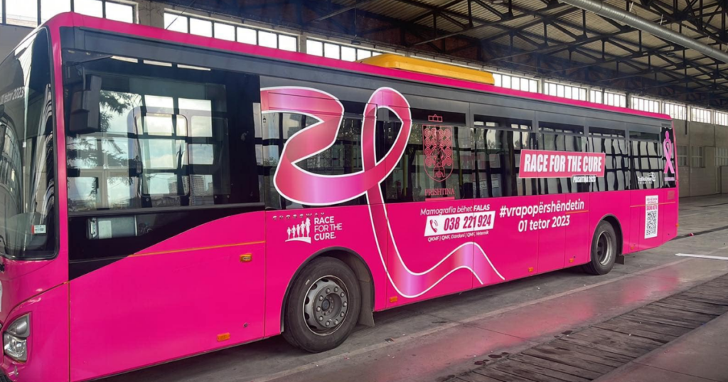 Sot fillon qarkullimi i autobusit rozë, në kuadër të fushatës kundër kancerit