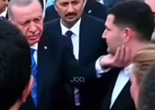 Erdogan përkëdhel në gushë Arbër Hajdarin