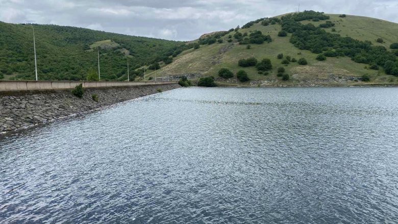 Rritet niveli i manganit në ujë, IKSHPK rekomandon që uji të mos konsumohet për pije