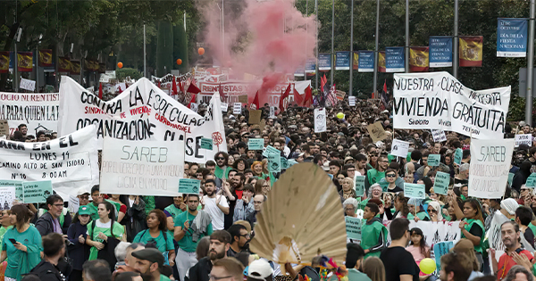 Rinia spanjolle proteston në Madrid për çmimet e  qirave, shqiptarët në kafe