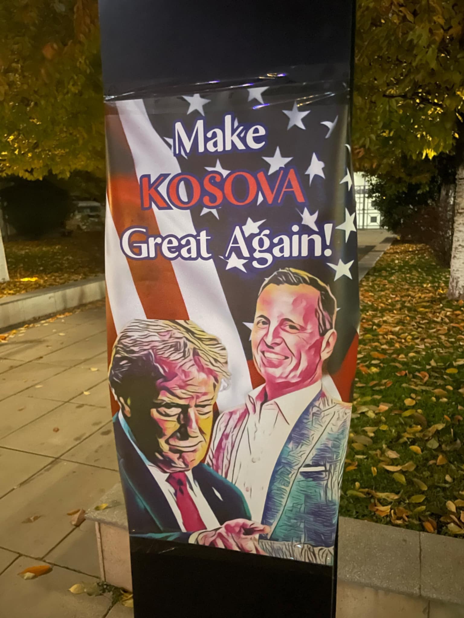 “Make Kosova Great Again”, shpërndahen nëpër Prishtinë foto të Trump & Grenell