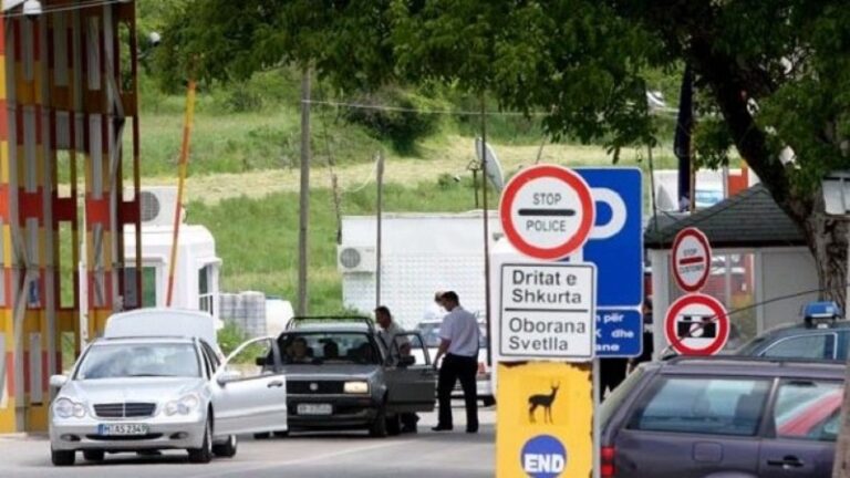 Në dy pika kufitare, policia parandalon kontrabandë të armëve nga Serbia