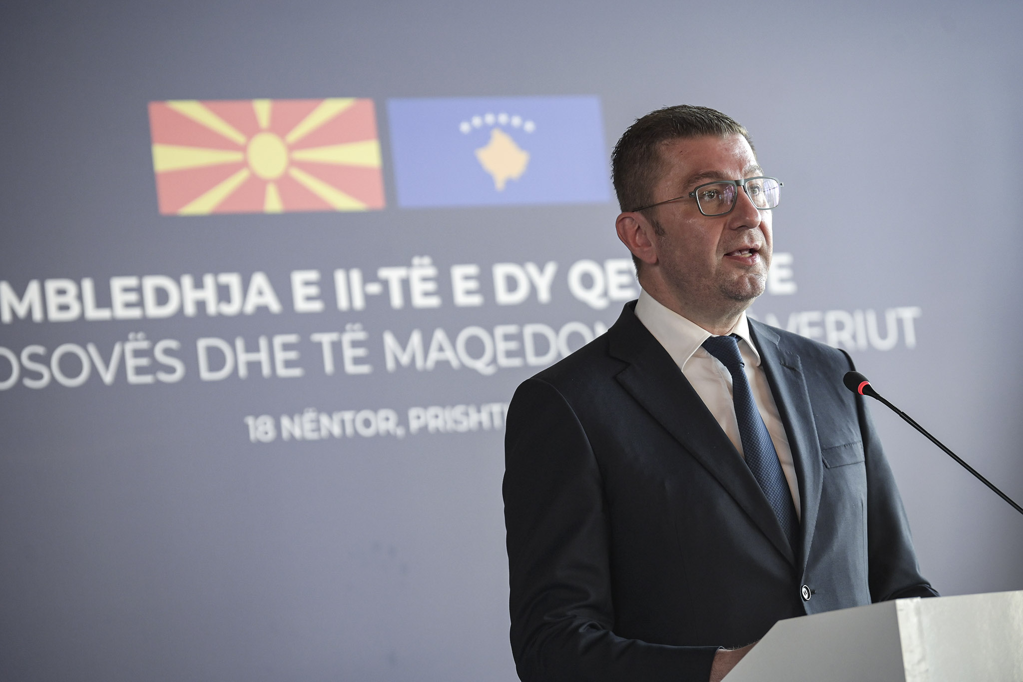 Mickoski: Askush nuk paraqitet të punojë në administratën publike për 25.000 denarë