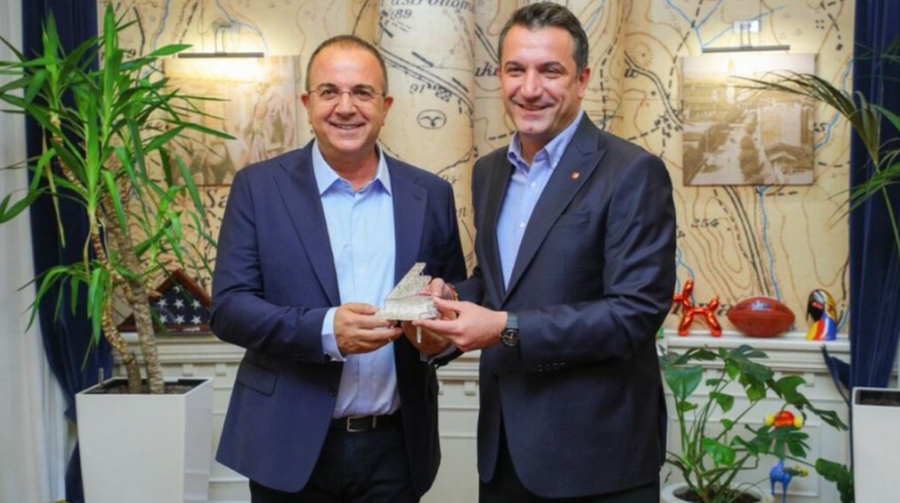 “Unë jam si Erioni”/ Zbulohet arsyeja ‘300 milionë lekëshe’ pse Ardit Gjebrea i doli në mbrojtje Veliajt
