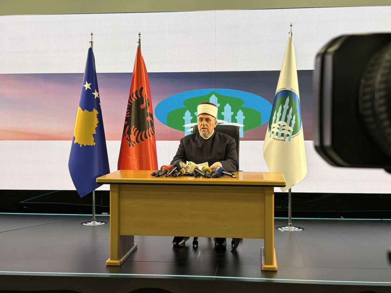Myftiu Tërnava uron besimtarët për muajin e Ramazanit: Mos u përçani, shumëfishoni veprat e mira