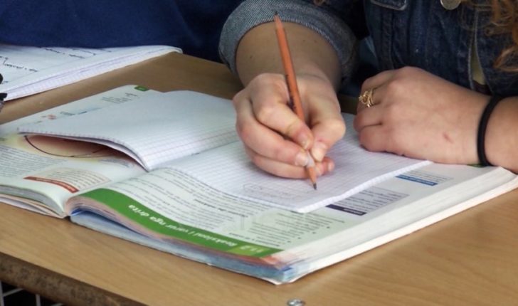 Thuajse gjysma e popullsisë shqiptare s’di të lexojë, të shkruajë apo të kuptojë një deklaratë të thjeshtë