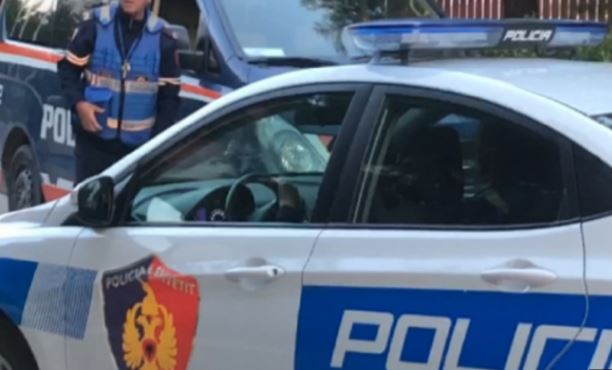 Krujë, 28-vjeçari plagos babë e bir dhe godet një tjetër me makinë