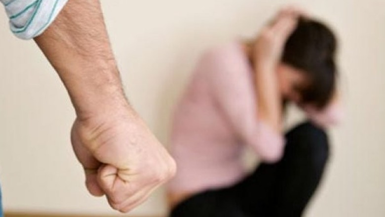 Dhunoi bashkëjetuesen, 39-vjeçarit i gjendet shkop bejsbolli