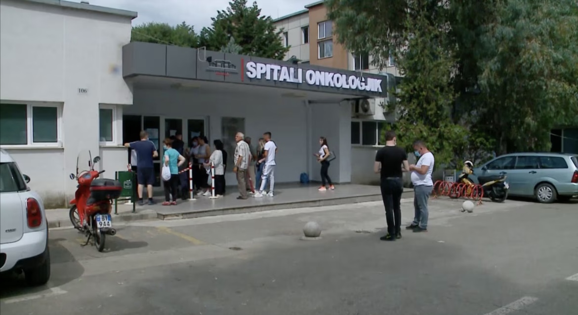 Te Onkologjiku mungojnë medikamentet, përkeqësohet gjendja e pacientëve me kimioterapi