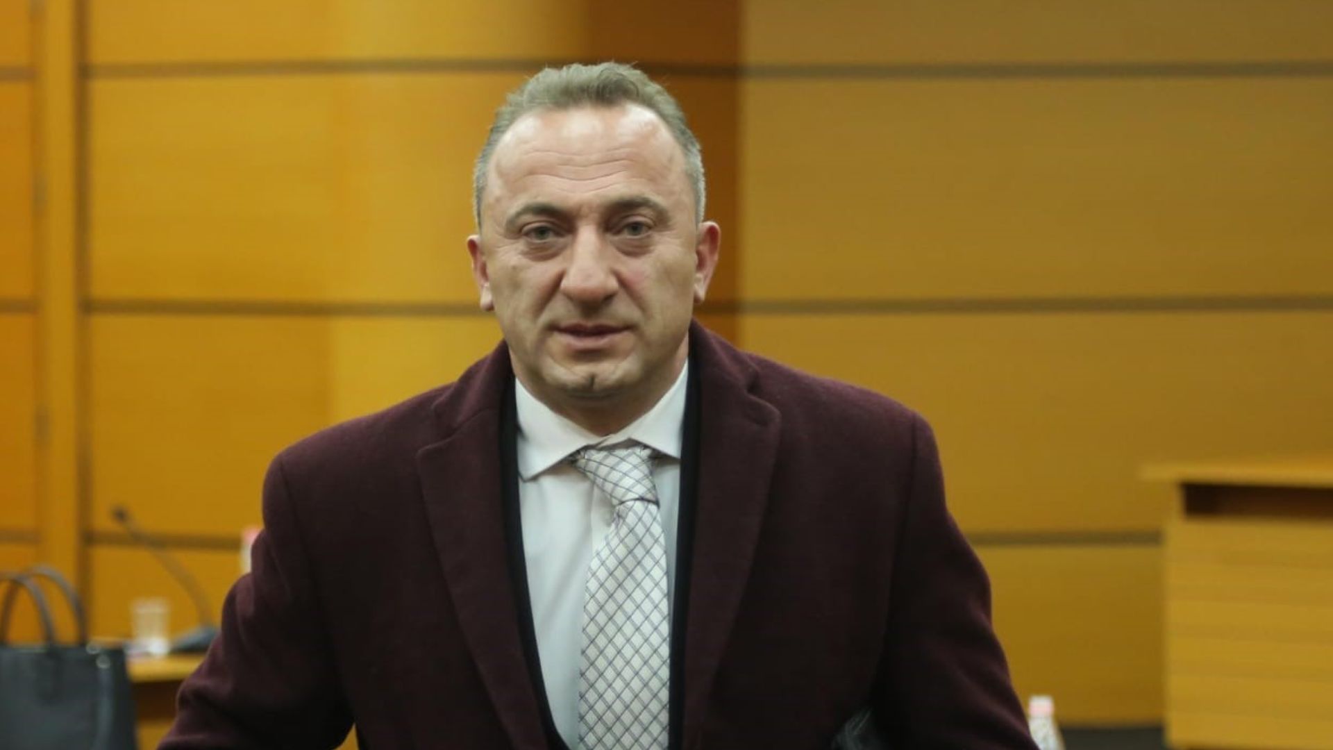 KPA lë në detyrë prokurorin Valentin Preçi, qytetari: Më ka kërkuar 20 mijë euro, është i korruptuar!