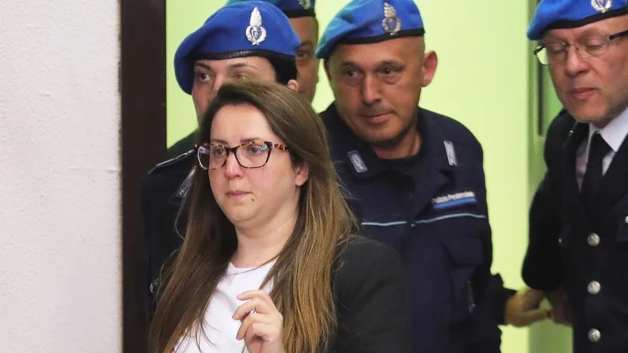 Theri prindërit e ish-të dashurit dhe i futi në valixhe, dënohet me 30 vjet burg shqiptarja në Itali