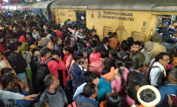 Të paktën 18 njerëz shtypen për vdekje në stacionin hekurudhor të Delhi