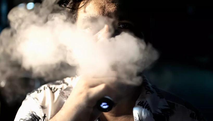 Doktorët paralajmërojnë për efektet e rënda anësore të cigareve elektrike, me dhe pa nikotinë