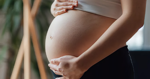 Adoleshentja pa vaginë ngel shtatzënë nga seksi oral