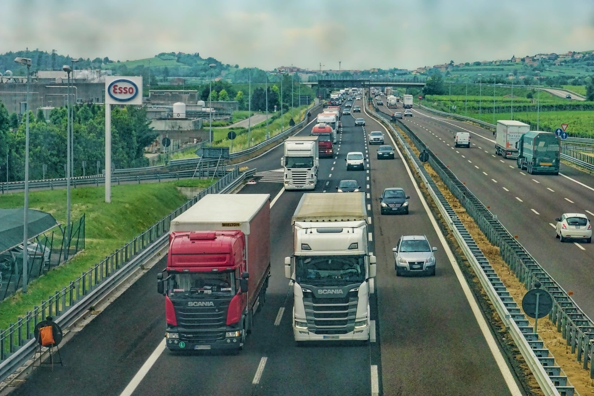 Nuk respektoi distancën e sigurisë në autostradë, zvicerani gjobitet me 98,000 franga