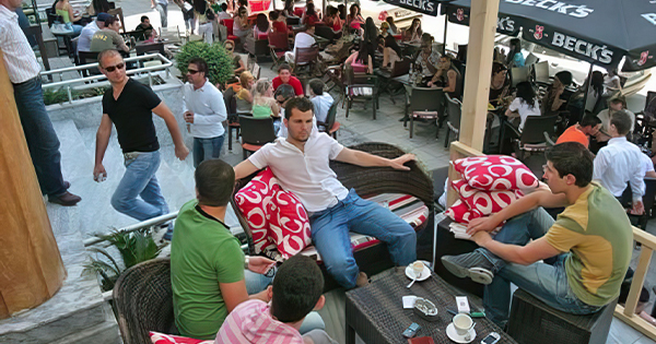 Turistët braktisin Tiranën, konsumi në bare e restorante bie me 20% krahasuar me vjet