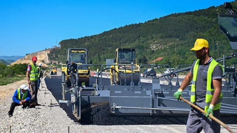 Nikolloski: Autostrada Ohër-Kërçovë do të jetë gati deri në fund të vitit të ardhshëm