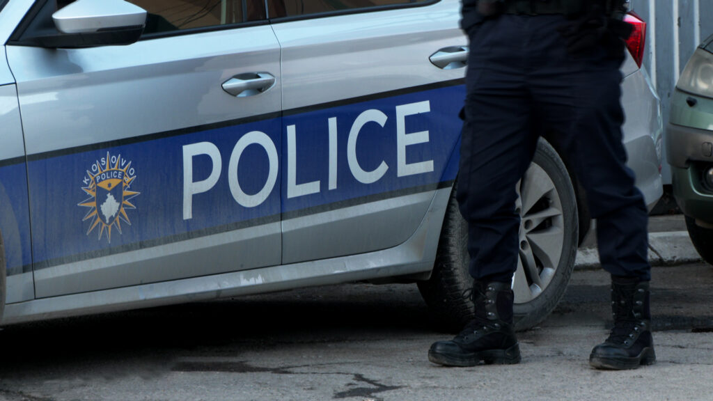 Policia arreston një person në Jarinje, dyshohet për krime lufte