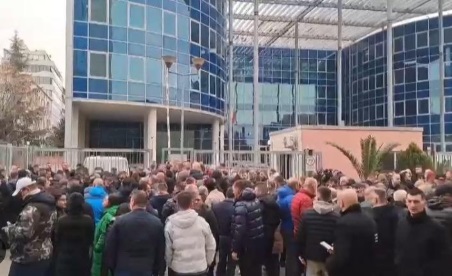 Gjykata e Posaçme: Policia, sjellje e paprecedentë në protestën për Veliajn, në kundërshtim me ligjin