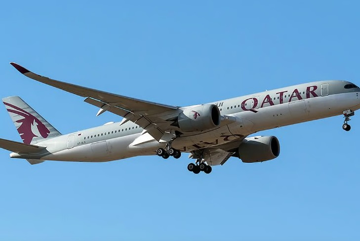 Çifti duhet të ulen pranë kufomës në fluturimin 12-orësh kur gruaja vdes papritur në avion