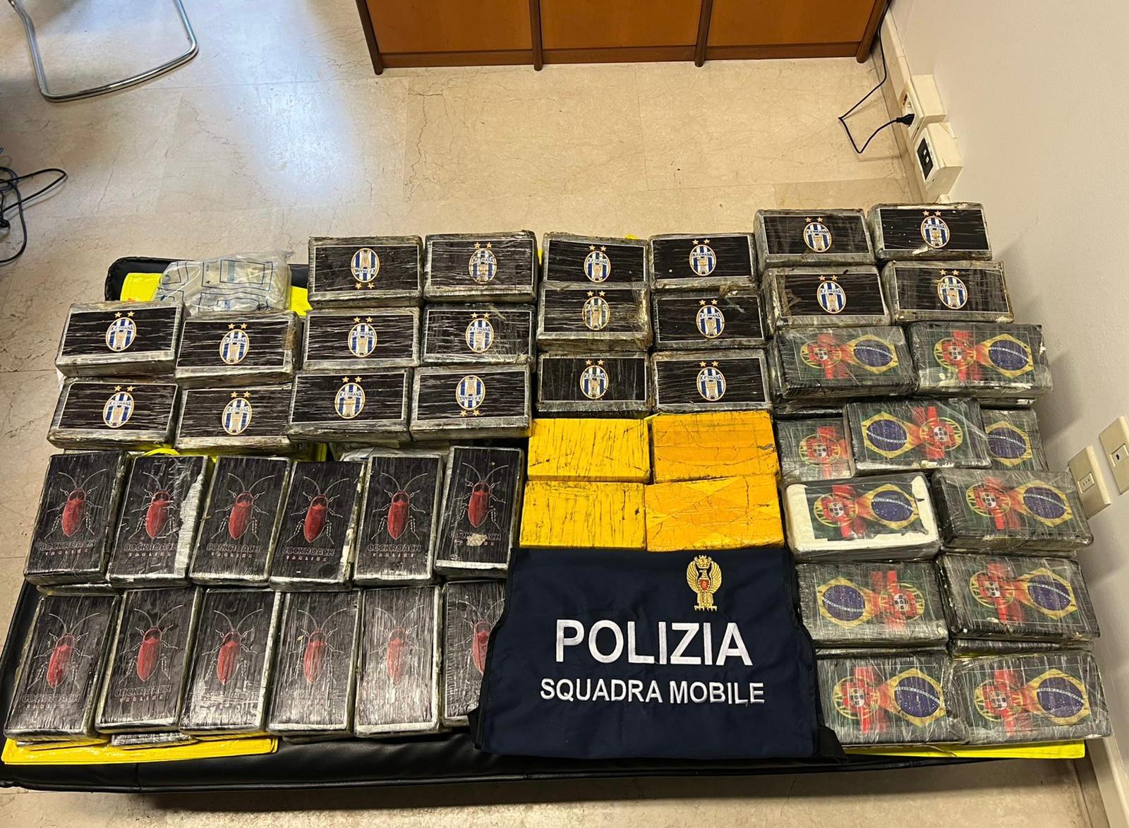 172 kilogramë kokainë me logon e “KF TIRANA” kapen në itali, 3 shqiptarë në pranga