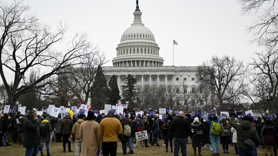 75,000 punonjës federalë në SHBA pranojnë ofertën e dorëheqjes nga administrata Trump