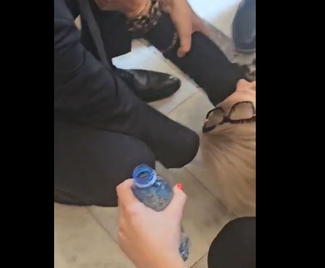 Situata në parlamentin e Serbisë, deputetja pëson sulm në tru