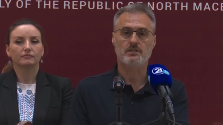 Aziri: Gashi të heq dorë nga skenarët e OBRM-PDUKM-së dhe LSDM-së për të zhbllokuar Ligjin për “branitellat”