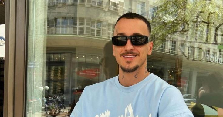 Getinjo publikon foto duke falur namazin