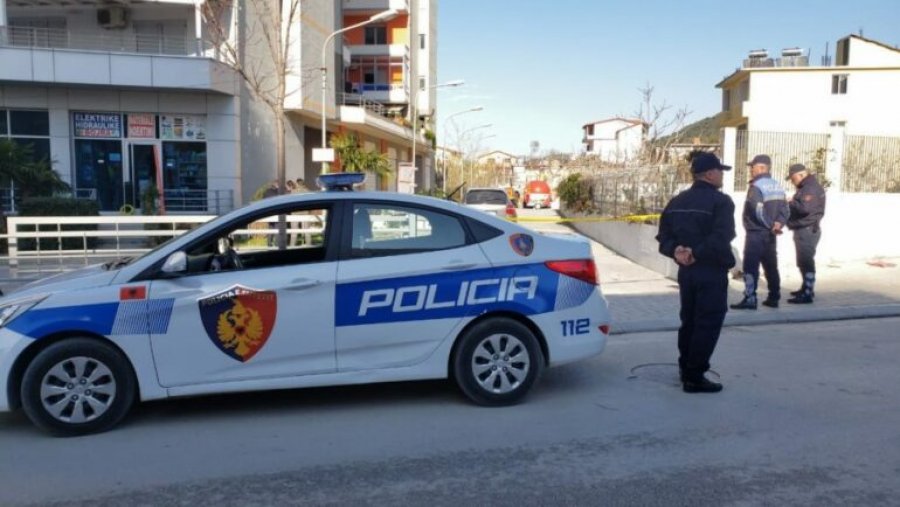Vlorë, nëna e të miturës akuzon 18-vjeçarin se kreu marrëdhënie me të bijën