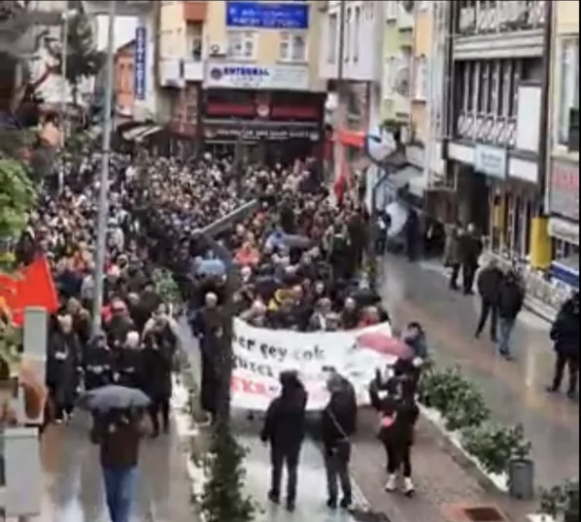 Protesta dhe incidente në Stamboll pas anulimit të gradës dhe arrestimit të Ekrem Imamoglu