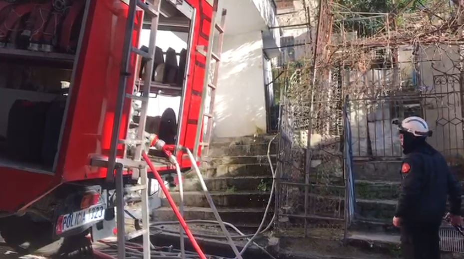 Gjirokastër/ Merr flakë apartamenti, shkak dyshohet të jetë kondicioneri