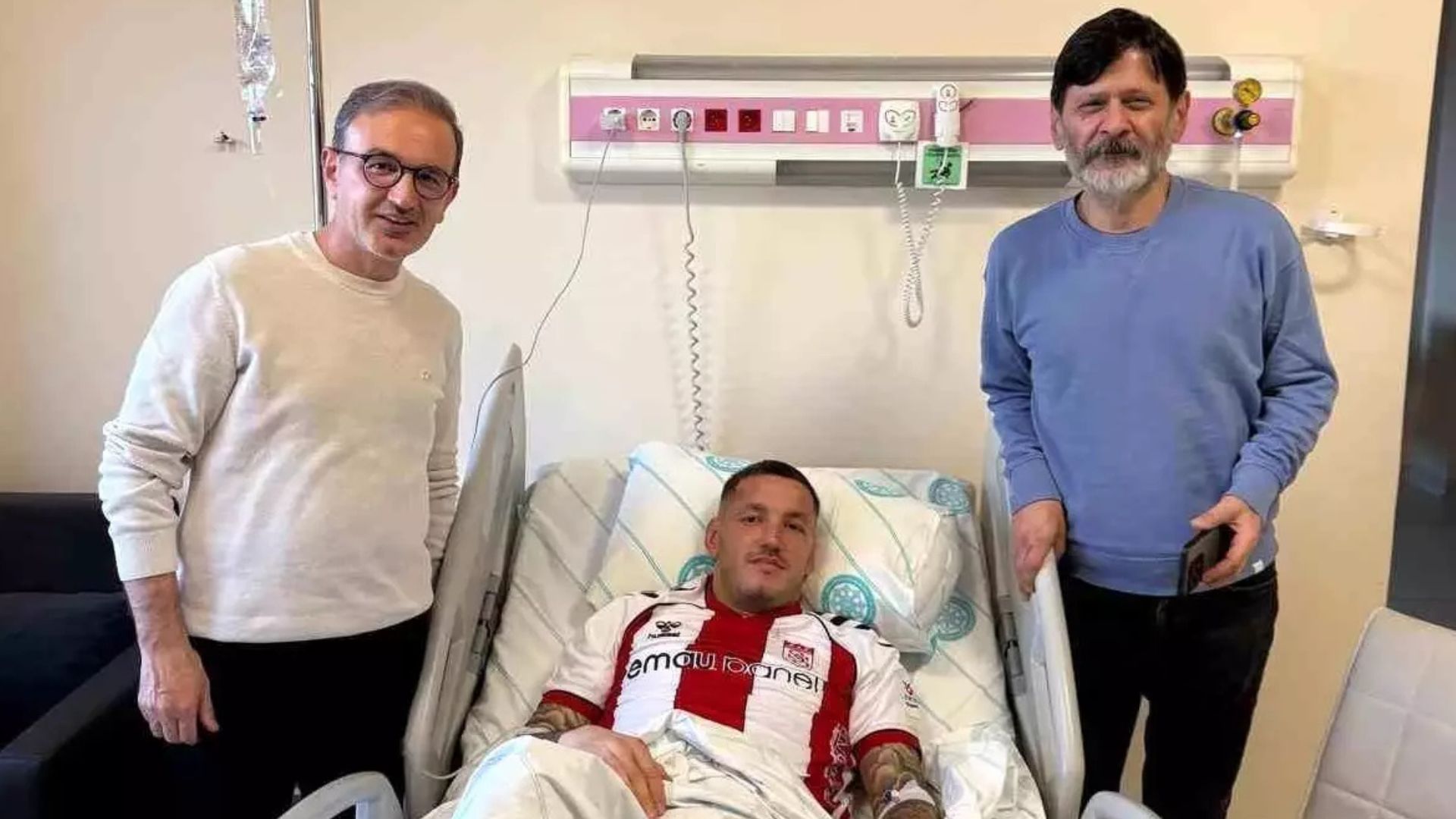 Mori goditje në kokë, Rei Manaj nuk ndalet: “A do të mund të luaj në ndeshjen e ardhshme?”