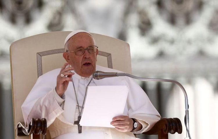 Papa Françesku në gjendje të qëndrueshme pas më shumë se dy javësh në spital