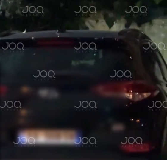 ‘A s’kanë hotel këta?!’/ Çifti filmohet duke bërë seks në makinë në parkingun e QSUT