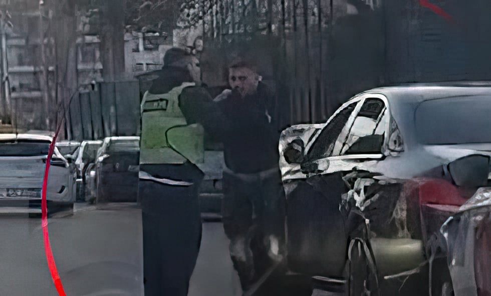 Përleshja e efektivit të Rrugores me qytetarin, pas arrestimit zbulohet çfarë ndodhi
