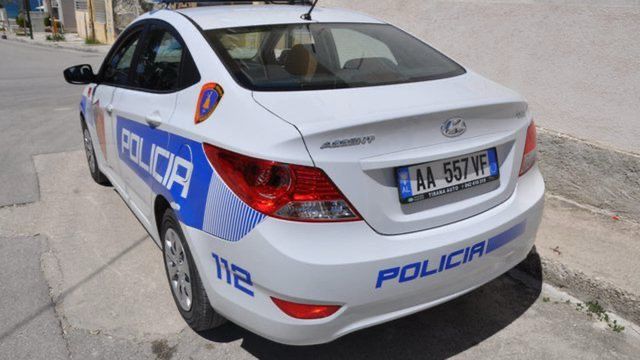 Vodhën çantën me para të klientit në berberhane, arrestohet 20-vjeçari dhe dy të mitur në Shkodër