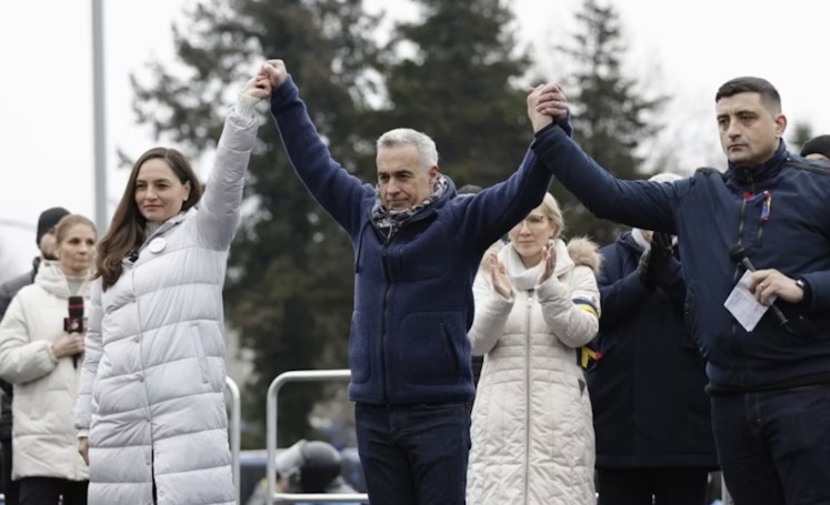 Aleatët e sovranistit të përjashtuar Georgescu, kandidojnë në vend të tij në Rumani