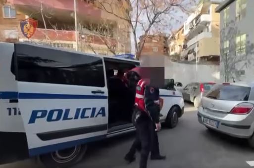 Përndoqi dhe kreu veprime të turpshme ndaj të miturës, arrestohet 70-vjeçari në Kombinat