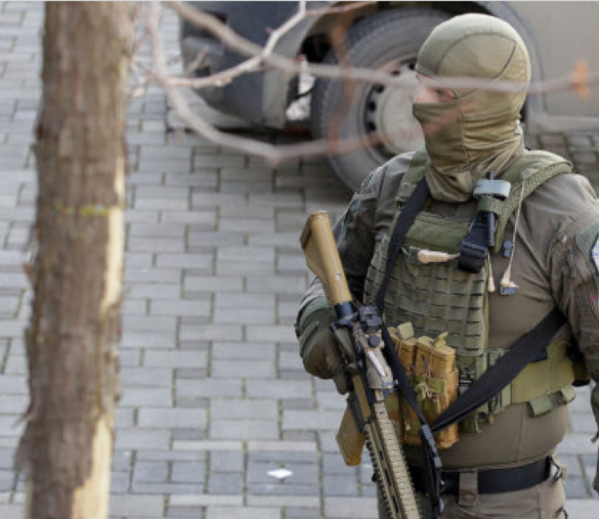 NJSI dhe K-9 ndërhyjnë në Prishtinë – arrestohet një person, konfiskohen armë dhe municion
