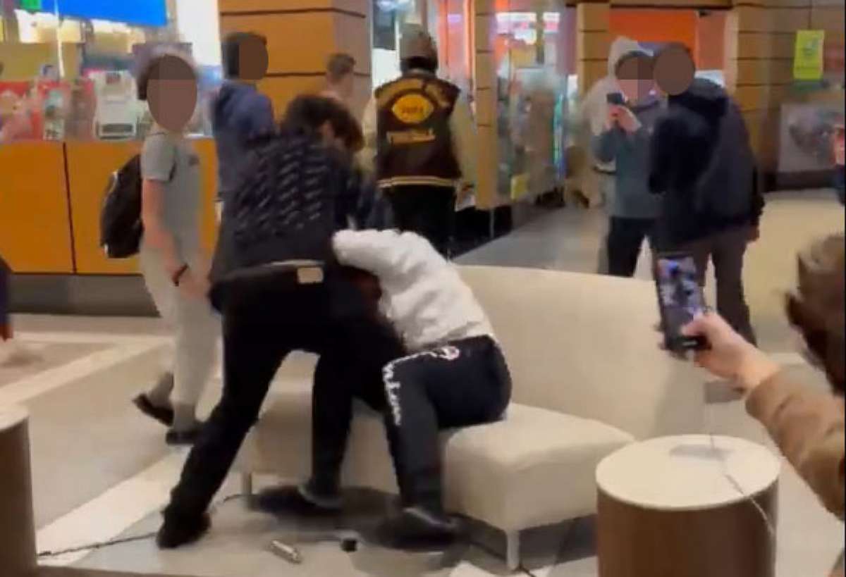 Përleshje e dhunshme midis katër të rinjve shqiptarë në Itali, e pësojnë keq