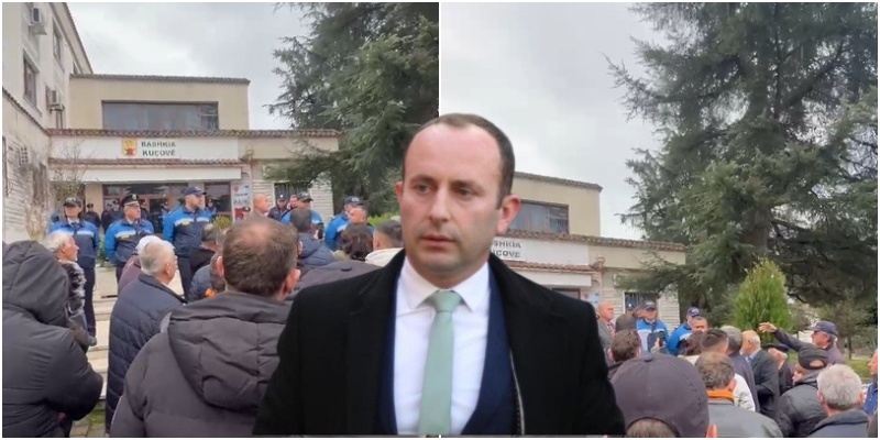 Banorët protestojnë para bashkisë për rrugën e fshatit, kryetari nuk del por nxjerr policët