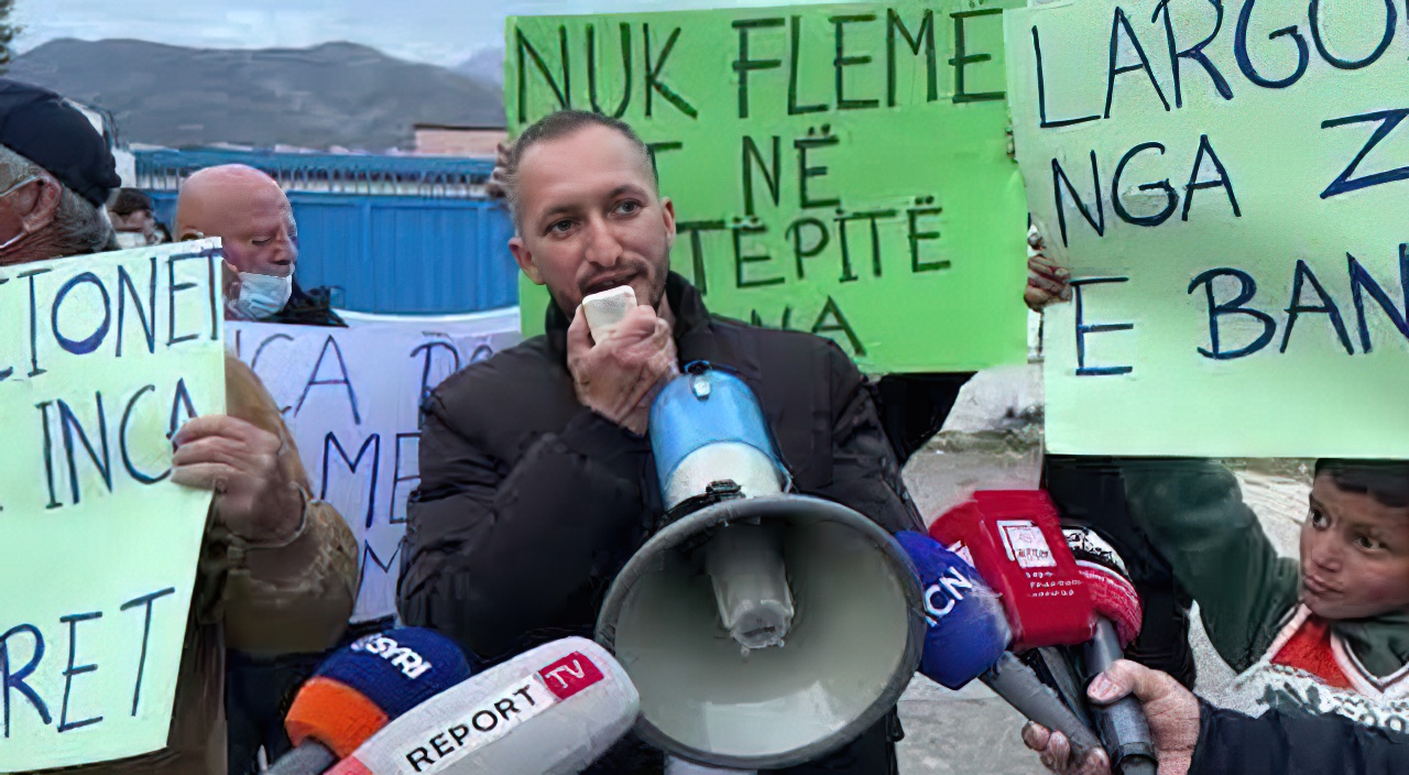 “Fabrika po na merr frymën!”, banorët e Lezhës në protestë kundër impjantit të mbetjeve shtazore