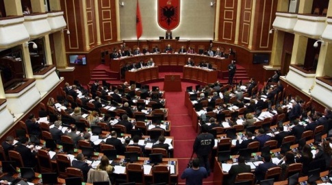 “I dhanë dorën parlamentit”, deputetët që nuk kandidojnë më në zgjedhje