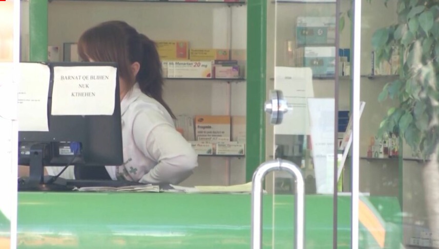 Shqiptarët po blejnë më shumë ilaçe, por janë gjithnjë e më të sëmurë